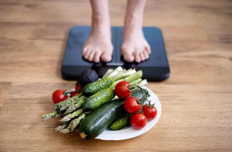 تناسب اندام بدون رژیم سخت؛ ۱۵ راهکار ساده و علمی برای کنترل وزن - سام سی دی
